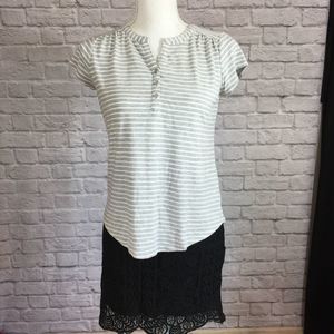 Liz Claiborne sz small  gRAY WHITE tSHIRT s/s